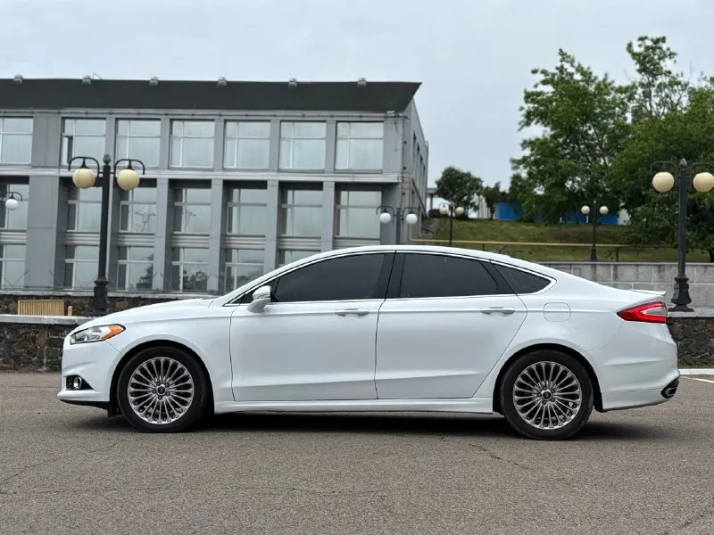 Продам ford fusion объем: 2 литра бензин. коробка: 6-ти ступенчатый классический автомат. год: 2015 ✅ кузов в очень хорошем состоянии. ✅ стекла все родные. ✅ машина местная. автомобиль в техническом плане в отличном состоянии. следили и ухаживали, денег не жалели. замена масла строго раз в 6,5-7 тыс км. , коробка без нареканий. подвеска - мячик, без посторонних звуков и стуков. салон в хорошем состоянии. не прокурен, не затерт. очень хорошая комплектация titanium. есть все. старт-стоп. безключевой доступ. подогревы сидений. камера заднего вида, парктроники. эл. рег. сидений с памятью. датчик света, дождя. круиз. хорошая музыка. и многое другое. машиной будете довольны. цена: 1,250 ₽ торг будет! +7949-606-44-51 нахожусь в донецке. 📞 звоните: +7(949)6064451 - фотография - 5