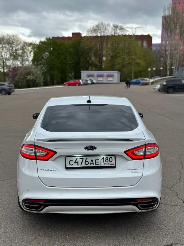 Продам ford fusion объем: 2 литра бензин. коробка: 6-ти ступенчатый классический автомат. год: 2015 ✅ кузов в очень хорошем состоянии. ✅ стекла все родные. ✅ машина местная. автомобиль в техническом плане в отличном состоянии. следили и ухаживали, денег не жалели. замена масла строго раз в 6,5-7 тыс км. , коробка без нареканий. подвеска - мячик, без посторонних звуков и стуков. салон в хорошем состоянии. не прокурен, не затерт. очень хорошая комплектация titanium. есть все. старт-стоп. безключевой доступ. подогревы сидений. камера заднего вида, парктроники. эл. рег. сидений с памятью. датчик света, дождя. круиз. хорошая музыка. и многое другое. машиной будете довольны. цена: 1,250 ₽ торг будет! +7949-606-44-51 нахожусь в донецке. 📞 звоните: +7(949)6064451 - фотография - 6