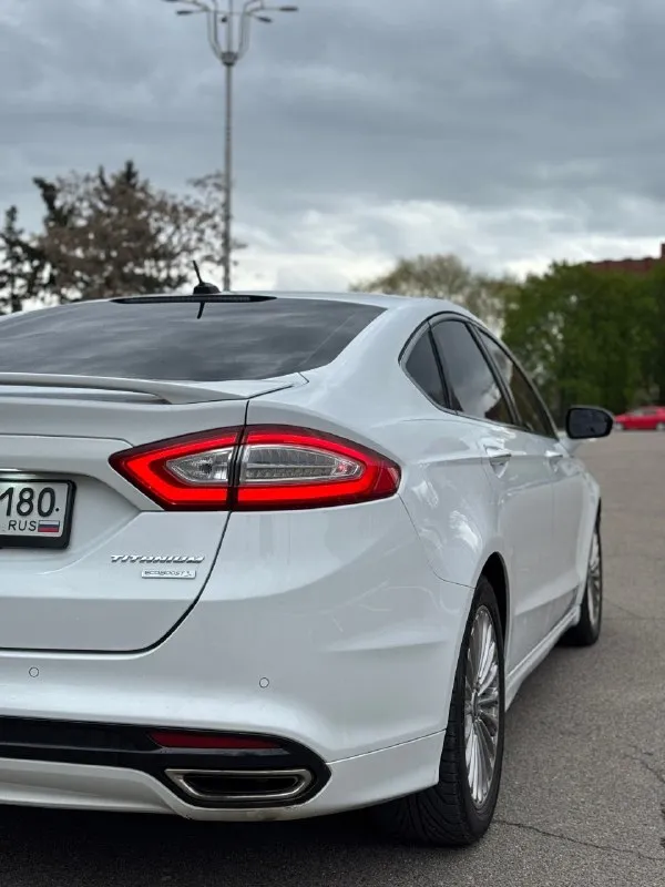 Продам ford fusion объем: 2 литра бензин. коробка: 6-ти ступенчатый классический автомат. год: 2015 ✅ кузов в очень хорошем состоянии. ✅ стекла все родные. ✅ машина местная. автомобиль в техническом плане в отличном состоянии. следили и ухаживали, денег не жалели. замена масла строго раз в 6,5-7 тыс км. , коробка без нареканий. подвеска - мячик, без посторонних звуков и стуков. салон в хорошем состоянии. не прокурен, не затерт. очень хорошая комплектация titanium. есть все. старт-стоп. безключевой доступ. подогревы сидений. камера заднего вида, парктроники. эл. рег. сидений с памятью. датчик света, дождя. круиз. хорошая музыка. и многое другое. машиной будете довольны. цена: 1,250 ₽ торг будет! +7949-606-44-51 нахожусь в донецке. 📞 звоните: +7(949)6064451 - фотография - 7
