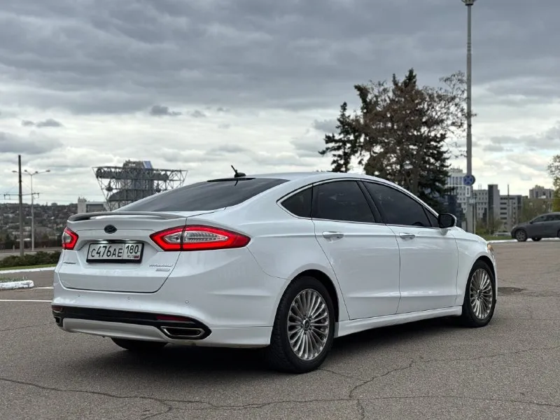 Продам ford fusion объем: 2 литра бензин. коробка: 6-ти ступенчатый классический автомат. год: 2015 ✅ кузов в очень хорошем состоянии. ✅ стекла все родные. ✅ машина местная. автомобиль в техническом плане в отличном состоянии. следили и ухаживали, денег не жалели. замена масла строго раз в 6,5-7 тыс км. , коробка без нареканий. подвеска - мячик, без посторонних звуков и стуков. салон в хорошем состоянии. не прокурен, не затерт. очень хорошая комплектация titanium. есть все. старт-стоп. безключевой доступ. подогревы сидений. камера заднего вида, парктроники. эл. рег. сидений с памятью. датчик света, дождя. круиз. хорошая музыка. и многое другое. машиной будете довольны. цена: 1,250 ₽ торг будет! +7949-606-44-51 нахожусь в донецке. 📞 звоните: +7(949)6064451 - фотография - 8