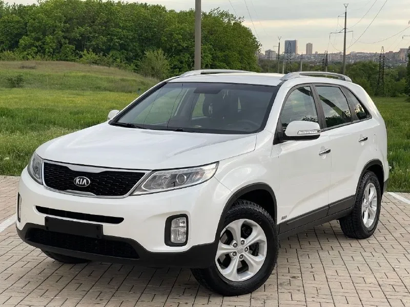 🔥kia sorento рестайлинг 🔥 ✅год выпуска 2014 ✅мотор 2.4 ✅двигатель бензиновый ✅коробка механика (6ст) ✅привод полный ✅пробег 176 тыс. км ✅без дтп ✅без вторичного окраса 🔥 комплектация 🔥 ✅обогрев заднего стекла ✅корректор фар ✅режим eco ✅разъемы под aux usb ✅разъем 12v ✅литые диски r17 ✅эл. зеркала с подогревом ✅дневные ходовые огни ☑️ мотор работает идеально без посторонних звуков!!! 🔥в подарок новому владельцу тех осмотр и полный бак топлива🔥 ✅донецк. стоимость 1.525.000₽ тел. +7949-50-800-60 - фотография - 2