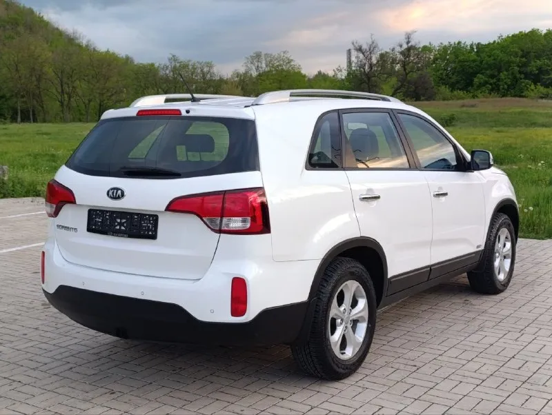 🔥kia sorento рестайлинг 🔥 ✅год выпуска 2014 ✅мотор 2.4 ✅двигатель бензиновый ✅коробка механика (6ст) ✅привод полный ✅пробег 176 тыс. км ✅без дтп ✅без вторичного окраса 🔥 комплектация 🔥 ✅обогрев заднего стекла ✅корректор фар ✅режим eco ✅разъемы под aux usb ✅разъем 12v ✅литые диски r17 ✅эл. зеркала с подогревом ✅дневные ходовые огни ☑️ мотор работает идеально без посторонних звуков!!! 🔥в подарок новому владельцу тех осмотр и полный бак топлива🔥 ✅донецк. стоимость 1.525.000₽ тел. +7949-50-800-60 - фотография - 3
