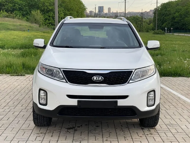 🔥kia sorento рестайлинг 🔥 ✅год выпуска 2014 ✅мотор 2.4 ✅двигатель бензиновый ✅коробка механика (6ст) ✅привод полный ✅пробег 176 тыс. км ✅без дтп ✅без вторичного окраса 🔥 комплектация 🔥 ✅обогрев заднего стекла ✅корректор фар ✅режим eco ✅разъемы под aux usb ✅разъем 12v ✅литые диски r17 ✅эл. зеркала с подогревом ✅дневные ходовые огни ☑️ мотор работает идеально без посторонних звуков!!! 🔥в подарок новому владельцу тех осмотр и полный бак топлива🔥 ✅донецк. стоимость 1.525.000₽ тел. +7949-50-800-60 - фотография - 6
