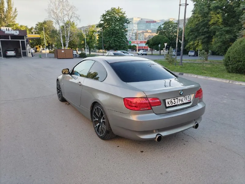 Продам bmw 320i 2009 года мотор и акпп в отличном состоянии, обслужено от и до. все масла фильтра заменены. климат заправлен. по электрике все работает. едет бодро ничего ни где не гремит не стучит. год 2009 пробег 198 000. по документам хозяин, переоформление! цена 1.5🍋 осмотр город харцызск. +7 (949) 389-02-48 +7 (977) 015-77-60 📞 🇷🇺 звоните: +79493890248 - фотография - 5