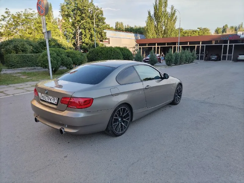 Продам bmw 320i 2009 года мотор и акпп в отличном состоянии, обслужено от и до. все масла фильтра заменены. климат заправлен. по электрике все работает. едет бодро ничего ни где не гремит не стучит. год 2009 пробег 198 000. по документам хозяин, переоформление! цена 1.5🍋 осмотр город харцызск. +7 (949) 389-02-48 +7 (977) 015-77-60 📞 🇷🇺 звоните: +79493890248 - фотография - 6