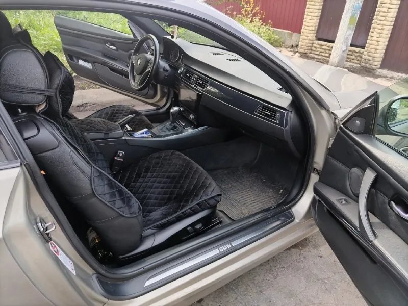 Продам bmw 320i 2009 года мотор и акпп в отличном состоянии, обслужено от и до. все масла фильтра заменены. климат заправлен. по электрике все работает. едет бодро ничего ни где не гремит не стучит. год 2009 пробег 198 000. по документам хозяин, переоформление! цена 1.5🍋 осмотр город харцызск. +7 (949) 389-02-48 +7 (977) 015-77-60 📞 🇷🇺 звоните: +79493890248 - фотография - 9
