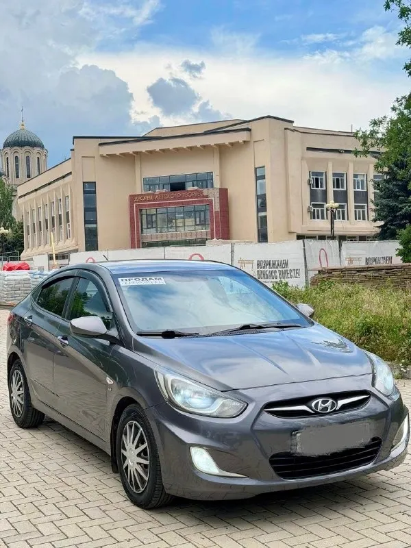 Продаётся hyundai solaris, 2012 г. двигатель: 1,6 л. коробка: автомат. состояние: отличное. автомобиль полностью готов к эксплуатации и продаже: мотор в идеальном состоянии — не дымит, не троит, масло не берёт; коробка передач работает плавно, без рывков и «пеньков»; пройден техосмотр; документы в полном порядке, готов к постановке на учёт. комплектация: кондиционер, подогрев сидений, подогрев зеркал, подогрев стёкол, магнитола с поддержкой android (планшет). ухоженный автомобиль без скрытых проблем. звоните, пишите — отвечу на все вопросы!пробег 210т. цена:835 т. р тел:+79493930755 📞 🇷🇺 звоните: +79493930755 - фотография - 1