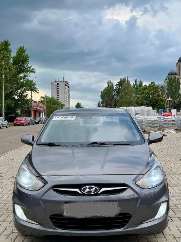 Продаётся hyundai solaris, 2012 г. двигатель: 1,6 л. коробка: автомат. состояние: отличное. автомобиль полностью готов к эксплуатации и продаже: мотор в идеальном состоянии — не дымит, не троит, масло не берёт; коробка передач работает плавно, без рывков и «пеньков»; пройден техосмотр; документы в полном порядке, готов к постановке на учёт. комплектация: кондиционер, подогрев сидений, подогрев зеркал, подогрев стёкол, магнитола с поддержкой android (планшет). ухоженный автомобиль без скрытых проблем. звоните, пишите — отвечу на все вопросы!пробег 210т. цена:835 т. р тел:+79493930755 📞 🇷🇺 звоните: +79493930755 - фотография - 6