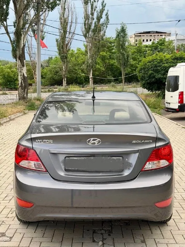 Продаётся hyundai solaris, 2012 г. двигатель: 1,6 л. коробка: автомат. состояние: отличное. автомобиль полностью готов к эксплуатации и продаже: мотор в идеальном состоянии — не дымит, не троит, масло не берёт; коробка передач работает плавно, без рывков и «пеньков»; пройден техосмотр; документы в полном порядке, готов к постановке на учёт. комплектация: кондиционер, подогрев сидений, подогрев зеркал, подогрев стёкол, магнитола с поддержкой android (планшет). ухоженный автомобиль без скрытых проблем. звоните, пишите — отвечу на все вопросы!пробег 210т. цена:835 т. р тел:+79493930755 📞 🇷🇺 звоните: +79493930755 - фотография - 7