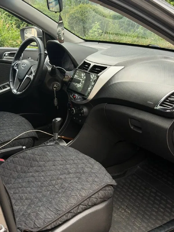 Продаётся hyundai solaris, 2012 г. двигатель: 1,6 л. коробка: автомат. состояние: отличное. автомобиль полностью готов к эксплуатации и продаже: мотор в идеальном состоянии — не дымит, не троит, масло не берёт; коробка передач работает плавно, без рывков и «пеньков»; пройден техосмотр; документы в полном порядке, готов к постановке на учёт. комплектация: кондиционер, подогрев сидений, подогрев зеркал, подогрев стёкол, магнитола с поддержкой android (планшет). ухоженный автомобиль без скрытых проблем. звоните, пишите — отвечу на все вопросы!пробег 210т. цена:835 т. р тел:+79493930755 📞 🇷🇺 звоните: +79493930755 - фотография - 8