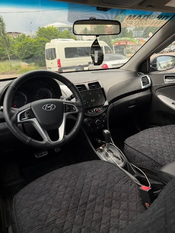 Продаётся hyundai solaris, 2012 г. двигатель: 1,6 л. коробка: автомат. состояние: отличное. автомобиль полностью готов к эксплуатации и продаже: мотор в идеальном состоянии — не дымит, не троит, масло не берёт; коробка передач работает плавно, без рывков и «пеньков»; пройден техосмотр; документы в полном порядке, готов к постановке на учёт. комплектация: кондиционер, подогрев сидений, подогрев зеркал, подогрев стёкол, магнитола с поддержкой android (планшет). ухоженный автомобиль без скрытых проблем. звоните, пишите — отвечу на все вопросы!пробег 210т. цена:835 т. р тел:+79493930755 📞 🇷🇺 звоните: +79493930755 - фотография - 9