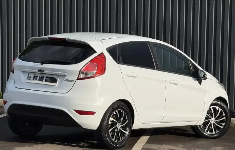 🚗 ford fiesta 🚀 обьем: 1.3 бензин 🐎79.000 км подтвержденный! ⛽️ топливо: бензин 🚅кпп: механическая 🛩год выпуска:2014 🎧 видео обзор по запросу 🌏место осмотра: г. донецк ☎️телефон: +79780976941 💵 560.000 рублей торг (срочно) местная не пригон - фотография - 4