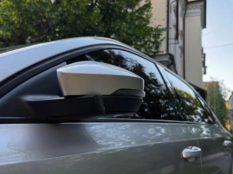 В продаже skoda octavia a7 рейсталенг год выпуска 2015 обьем двигателя 1.4 турбо 140 л. с кпп механическая 6 ступенчатая родной пробег 128.000км максимальная комплектация!двухзонный климат контроль, подогрев сидений, подогрев стекл, электро складывание боковых зеркал, полный мультируль, датчик дождя, датчик света, подогрев лобового переднего заднего, подогрев боковых зеркал, система адаптивного освещения afs, abs/esp, многофункциональный бортовой компьютер, проекция климата, 4 электростеклоподъемника зарядное устройство v12 два комплекта резины с дисками. и много чего прочего для комфортного вождения. история автомобиля прозрачна и чиста. у авто один собственник, куплен и обслуживался в официальном дилере, замена всех расходников была по регламенту, автомобиль не требует вложений от слова совсем, готов на любые проверки, автомобиль полностью обслужен все заказы и наряды имеются с отметками в сервисной книжке. запасное колесо не когда не использовалось. в автомобиле один единственный собственник! диагностическая карта в наличии автомобиль в состоянии идеально. кузов блестит и сияет, салон сохранен новым. у автомобиля отсутствуют ваговские болячки. все системы работают идеально, без ошибок и замечаний. skoda octavia a7 лифтбэк, это идеальный выбор для тех, кто ценит комфорт, надежность и экономичность. просторный салон с качественными материалами отделки обеспечивает максимальный комфорт для водителя и пассажиров. цена 1.120.000 +7949-126-88-71 - фотография - 7
