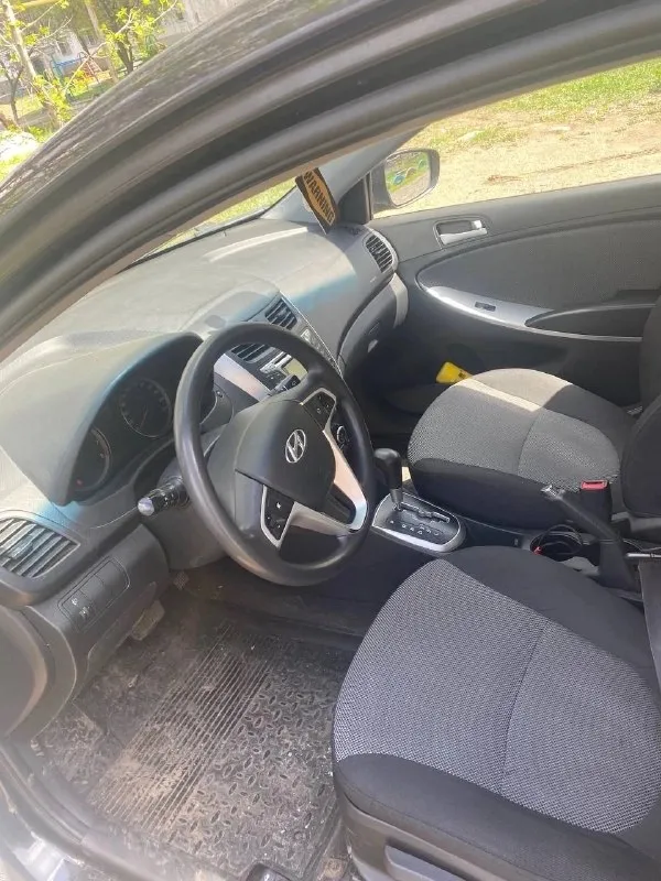 Продам hyundai солярис 2011 года 1.6 автомат продаю срочно торг есть по коробке нареканий нет не пинается мотор хороший цена 500 тысяч торг есть +79498100967 📞 звоните: +7(949)8100967 - фотография - 3
