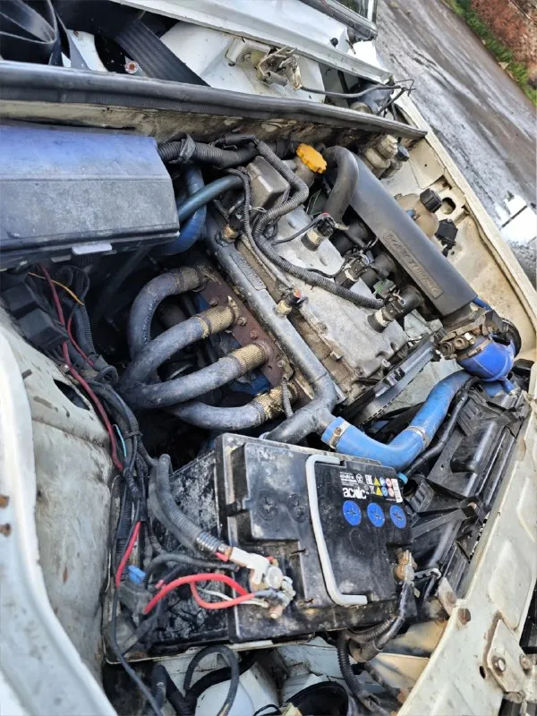 Продам ваз 2107, 1.6, 16v приора мотор с хорошей начинкой. по мотору доработок очень много, собиралась в дагестане, дыма нет ни грамма. злые валы, разрезанны шестерни, ресивер, выхлоп 4.2.1, волга форсунки. работает не ровно, нужно корректировать метки грм. едет только если плавно набирать обороты, на верхах берёт своё. ходовая с занижением грамотным, дорогу держит идёт что по рельсам. коробка 5-ти ступка. редуктор заднего моста доработан. кузов полностью в достойном состоянии!!! резина слабая, салоном не занимались. документы только стс, больше нечего нет!!! продаю как есть!!! цена 115.000р. машина находится в городе енакиево, +79495819526 📲 tg: митя 📞 звоните: +7(949)5819526 - фотография - 5