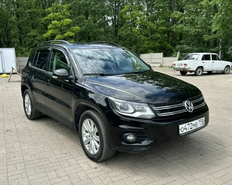 📢 продам volkswagen tiguan в идеале не бит не крашен 100%(цена-1м50тр)(возможен кредит) 🔹год 2011 🔹двигатель 2л бензин 🔹коробка: автомат :aisin 6ступка 🔹учёт рф любое оформление на вас цена 1м50т. р торг звоните 🔹авто просто в шикарном состоянии как новый не бит не крашен 100 % ходовка супер двигатель и кпп работают отлично, кузов в идеальном состоянии, салон велюр как новый. хорошая музыка, сигнализация, эл стеклоподъёмники датчик света и дождя хорошая аудио система и т. д 🔹телефон : +79495206779 звоните пишите мах +79495206779 - фотография - 1