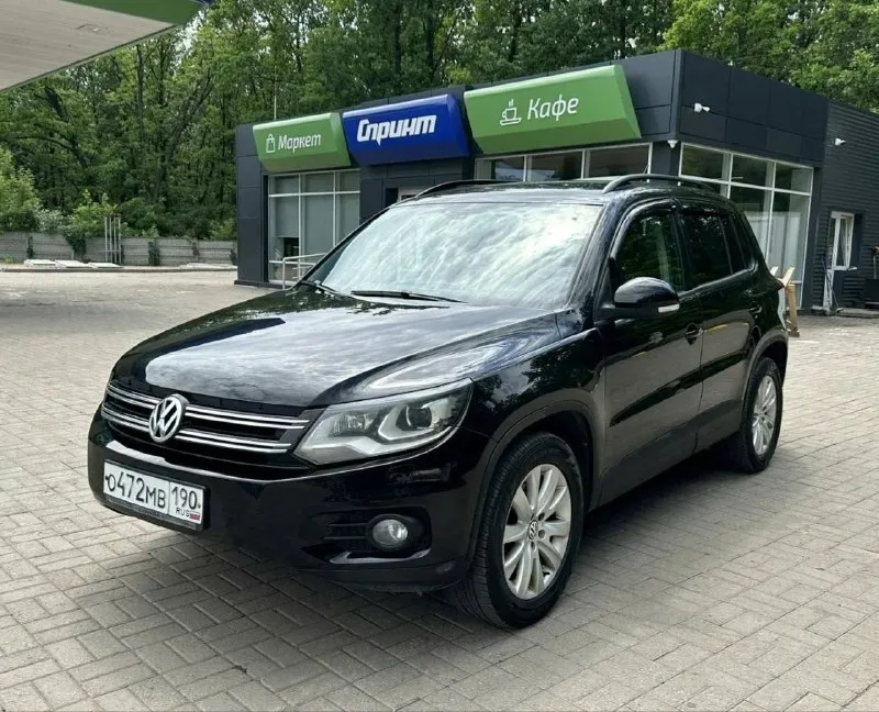 📢 продам volkswagen tiguan в идеале не бит не крашен 100%(цена-1м50тр)(возможен кредит) 🔹год 2011 🔹двигатель 2л бензин 🔹коробка: автомат :aisin 6ступка 🔹учёт рф любое оформление на вас цена 1м50т. р торг звоните 🔹авто просто в шикарном состоянии как новый не бит не крашен 100 % ходовка супер двигатель и кпп работают отлично, кузов в идеальном состоянии, салон велюр как новый. хорошая музыка, сигнализация, эл стеклоподъёмники датчик света и дождя хорошая аудио система и т. д 🔹телефон : +79495206779 звоните пишите мах +79495206779 - фотография - 2