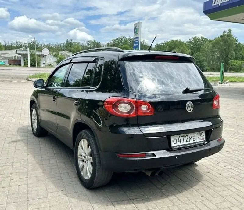 📢 продам volkswagen tiguan в идеале не бит не крашен 100%(цена-1м50тр)(возможен кредит) 🔹год 2011 🔹двигатель 2л бензин 🔹коробка: автомат :aisin 6ступка 🔹учёт рф любое оформление на вас цена 1м50т. р торг звоните 🔹авто просто в шикарном состоянии как новый не бит не крашен 100 % ходовка супер двигатель и кпп работают отлично, кузов в идеальном состоянии, салон велюр как новый. хорошая музыка, сигнализация, эл стеклоподъёмники датчик света и дождя хорошая аудио система и т. д 🔹телефон : +79495206779 звоните пишите мах +79495206779 - фотография - 4