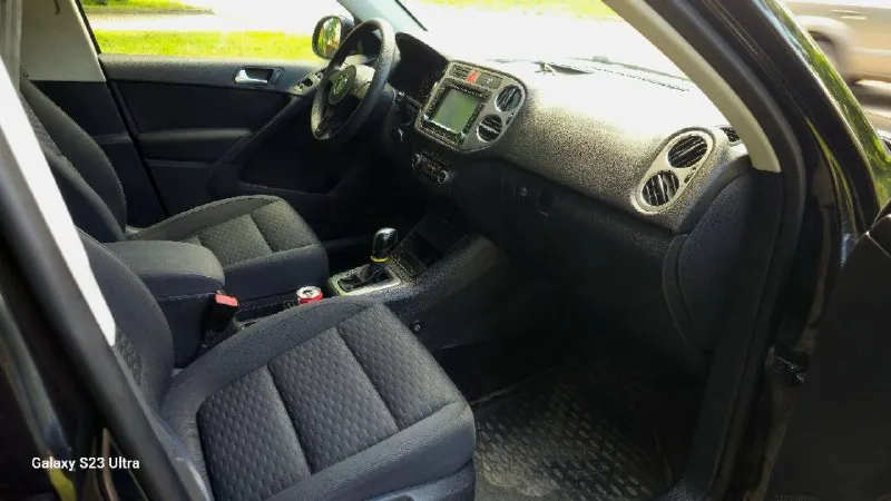 📢 продам volkswagen tiguan в идеале не бит не крашен 100%(цена-1м50тр)(возможен кредит) 🔹год 2011 🔹двигатель 2л бензин 🔹коробка: автомат :aisin 6ступка 🔹учёт рф любое оформление на вас цена 1м50т. р торг звоните 🔹авто просто в шикарном состоянии как новый не бит не крашен 100 % ходовка супер двигатель и кпп работают отлично, кузов в идеальном состоянии, салон велюр как новый. хорошая музыка, сигнализация, эл стеклоподъёмники датчик света и дождя хорошая аудио система и т. д 🔹телефон : +79495206779 звоните пишите мах +79495206779 - фотография - 8