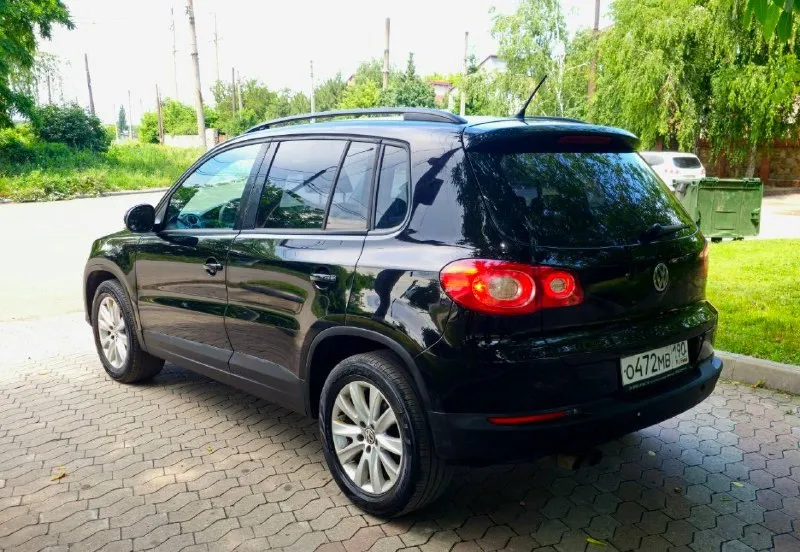 📢 продам volkswagen tiguan в идеале не бит не крашен 100%(цена-1м50тр)(возможен кредит) 🔹год 2011 🔹двигатель 2л бензин 🔹коробка: автомат :aisin 6ступка 🔹учёт рф любое оформление на вас цена 1м50т. р торг звоните 🔹авто просто в шикарном состоянии как новый не бит не крашен 100 % ходовка супер двигатель и кпп работают отлично, кузов в идеальном состоянии, салон велюр как новый. хорошая музыка, сигнализация, эл стеклоподъёмники датчик света и дождя хорошая аудио система и т. д 🔹телефон : +79495206779 звоните пишите мах +79495206779 - фотография - 9