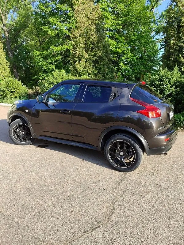 Продам nissan juke в отличном состоянии. автомобиль в эксплуатации с 2013 года, оригинальный пробег 174000км. двигатель 1.6л + автомат (cvt), климат-контроль, круиз-контроль, сигнализация с автозапуском, android-мaгнитoлa, камера заднего вида, полный электропакет, пoдoгpeв cидeний, бортовой компьютер с выбором режима езды и т. д. кузов весь в родной краске, красивый коричневый цвет. салон приятный, ухоженный. технически в отличном состоянии, есть история обслуживания, стоят новые шины, пройден техосмотр. цена 1025000р, полный бак в подарок. +79496207815 - фотография - 3