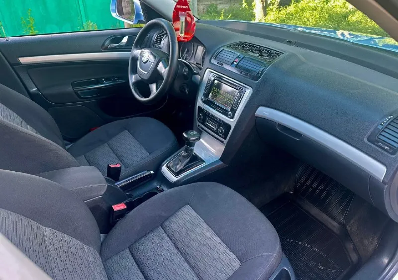 🔥🔥🔥610.000руб. 🔥🔥🔥 срочно срочно срочно🆘🧨🆘 skoda octavia a5 рейсталинг.2011год.1.6mpi автомат. пробег 210 авто в отличном состоянии вложений не требует не каких. кузов как на фото без гнили и ржавчины. свеже покрашен чисто косметика. мотор 1.6 mpi самый обычный работает отлично не дымит не троит тянет супер. коробка обычный автомат айсин 6ст. тоже работает без проблем. ходовая в полном порядке. салон чистый и ухоженный. богатая комплектация:есть все необходимое для комфортной езды. климат-контроль работает в обе стороны и холодит отлично и греет. документы в полном порядке на 180 учете. тех. осмотр есть. переоформить можно хоть сразу. любое переоформление. осмотр донецк. +79499826417 +79497946634 телеграмм 📞 🇷🇺 звоните: +79499826417 - фотография - 10