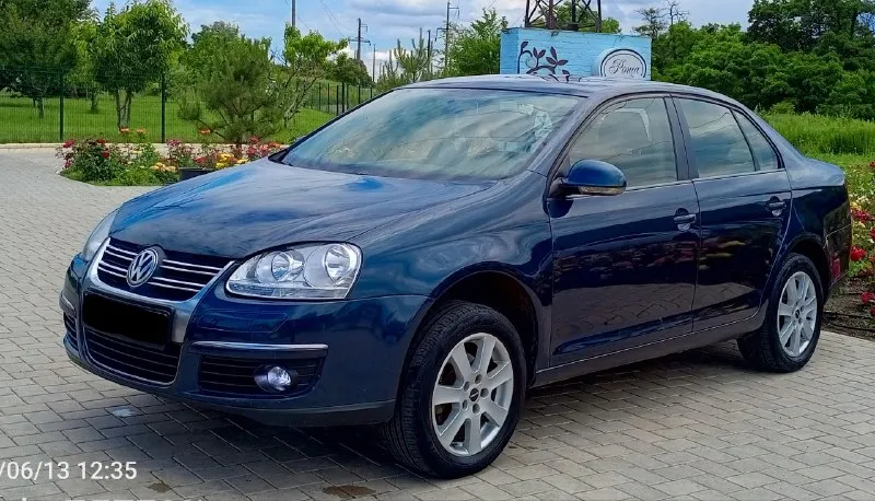 Volkswagen jetta ‎год выпуска 2010 ‎автомобиль в отличном состоянии ‎пробег 194.000 тысяч ‎ 1.6 работает отличном ‎масло не ест! ‎коробка автомат без пенков рывков и т. д ‎ходовая вся обслужена и вложений не каких не требуется ! ‎отличная комплектация ‎раздельный климат контроль ‎стеклоподъёмники ‎подогрев сидений ‎и многое другое ‎с документами полный порядок ‎юридически автомобиль чист ‎цена 635.000₽ торг реальному покупателю ‎также рассмотрю варианты обмена ‎+79490843898 ‎ ‎ 📲 tg: петр 📞 звоните: +7(949)0843898 - фотография - 1