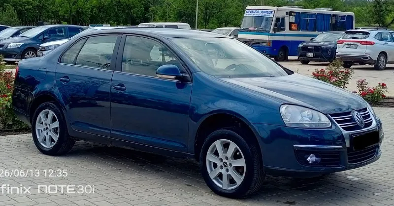 Volkswagen jetta ‎год выпуска 2010 ‎автомобиль в отличном состоянии ‎пробег 194.000 тысяч ‎ 1.6 работает отличном ‎масло не ест! ‎коробка автомат без пенков рывков и т. д ‎ходовая вся обслужена и вложений не каких не требуется ! ‎отличная комплектация ‎раздельный климат контроль ‎стеклоподъёмники ‎подогрев сидений ‎и многое другое ‎с документами полный порядок ‎юридически автомобиль чист ‎цена 635.000₽ торг реальному покупателю ‎также рассмотрю варианты обмена ‎+79490843898 ‎ ‎ 📲 tg: петр 📞 звоните: +7(949)0843898 - фотография - 4