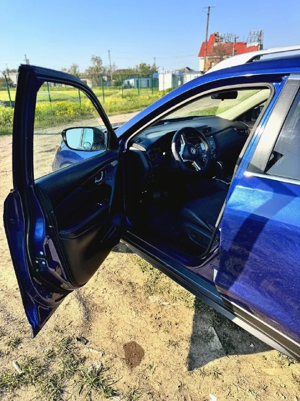 Nissan rogue 2016 год полный привод. ( он же nissan x-trail t32 рест ) японская сборка. двигатель 2.5, 171л. с. пробег 164.000 по ходовой, мотору, коробке нет замечаний, работают как часы. расход по городу около 9 л масло в двс не расходутет, замена примерно через каждые 6 тысяч, масло в коробке по регламенту, сделана полная замена с фильтрами в 2025 году резина лето новая ( +зима в нормальном состоянии) полный привод (всегда передний работает, кнопкой включается полный) по езде три настройки есо, drivе и sport по комплектации автозапуск (зимой удобно прогревать, летом охлаждать салон), бесключевой доступ (всё штатное), раздельный климат, абс, антибукс, датчик давления в шинах, магнитола с блютуз и флэшкой, камера заднего вида, и многое другое. собственник, оформлена на меня. стоимость 1.750.000 рублей г. мариуполь +79490231938 - фотография - 7
