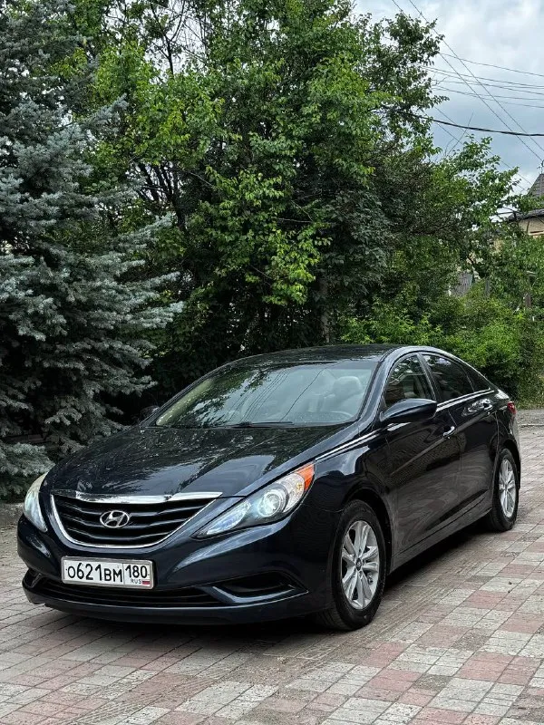 Hyundai sonata, год 2010, объем двигателя 2.4, атмосферник. автомобиль полностью обслужен. машина более семи лет в семье, по факту 1 владелец. пригоняли из америки. 2 комплекта резины: зима, лето. возможен обмен. цена 1🍋50 +79495672089 📲 tg: @mark_karpovich1 📞 звоните: +7(949)5672089 - фотография - 1