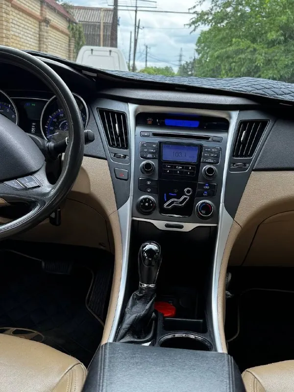 Hyundai sonata, год 2010, объем двигателя 2.4, атмосферник. автомобиль полностью обслужен. машина более семи лет в семье, по факту 1 владелец. пригоняли из америки. 2 комплекта резины: зима, лето. возможен обмен. цена 1🍋50 +79495672089 📲 tg: @mark_karpovich1 📞 звоните: +7(949)5672089 - фотография - 10