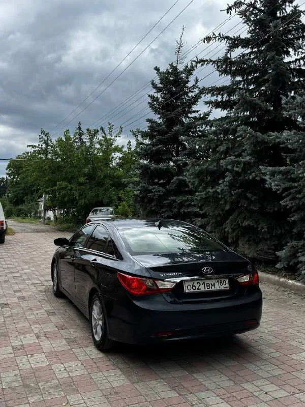 Hyundai sonata, год 2010, объем двигателя 2.4, атмосферник. автомобиль полностью обслужен. машина более семи лет в семье, по факту 1 владелец. пригоняли из америки. 2 комплекта резины: зима, лето. возможен обмен. цена 1🍋50 +79495672089 📲 tg: @mark_karpovich1 📞 звоните: +7(949)5672089 - фотография - 3