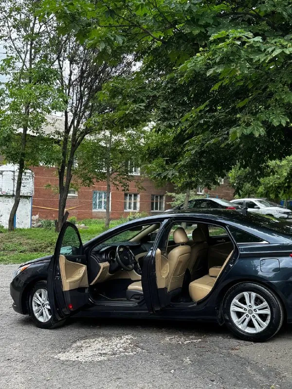 Hyundai sonata, год 2010, объем двигателя 2.4, атмосферник. автомобиль полностью обслужен. машина более семи лет в семье, по факту 1 владелец. пригоняли из америки. 2 комплекта резины: зима, лето. возможен обмен. цена 1🍋50 +79495672089 📲 tg: @mark_karpovich1 📞 звоните: +7(949)5672089 - фотография - 5