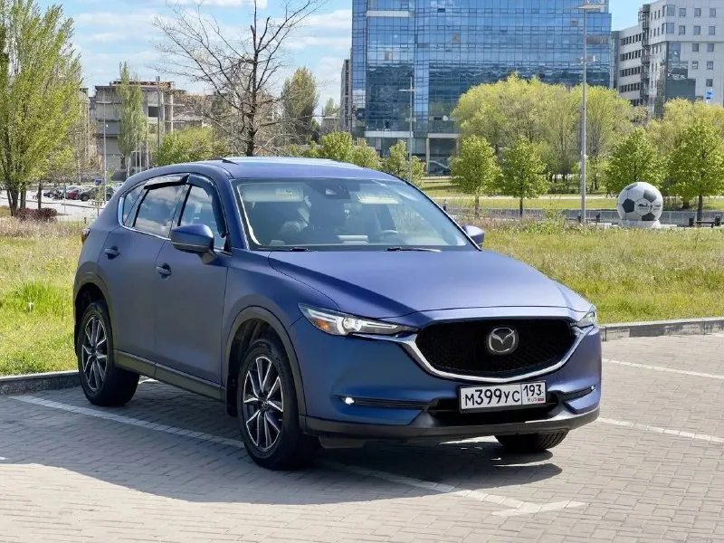 Mazda cx-5 grand touring год выпуска 2018 двигатель 2.5 бензин коробка автомат полный привод максимальная комплектация: кожа, люк, климат, подогрев сидений, датчик дождя, датчик света, адаптивный круиз контроль. проведено большое то: замена свечей, замена масла в акпп, замена масла двс, фильтров салона и воздушного. пробег 80 000 км авто в пленке, по договоренности предоставим запасной рулон ( на всю машину) цена 2 400 000 руб телефон +79493330237 - фотография - 1