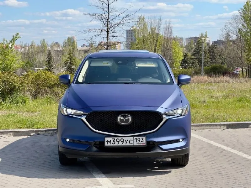 Mazda cx-5 grand touring год выпуска 2018 двигатель 2.5 бензин коробка автомат полный привод максимальная комплектация: кожа, люк, климат, подогрев сидений, датчик дождя, датчик света, адаптивный круиз контроль. проведено большое то: замена свечей, замена масла в акпп, замена масла двс, фильтров салона и воздушного. пробег 80 000 км авто в пленке, по договоренности предоставим запасной рулон ( на всю машину) цена 2 400 000 руб телефон +79493330237 - фотография - 2