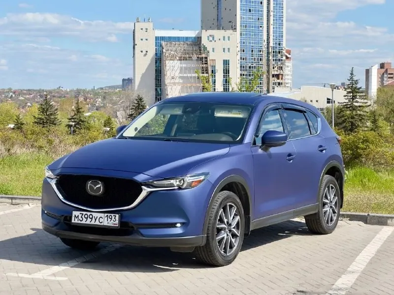 Mazda cx-5 grand touring год выпуска 2018 двигатель 2.5 бензин коробка автомат полный привод максимальная комплектация: кожа, люк, климат, подогрев сидений, датчик дождя, датчик света, адаптивный круиз контроль. проведено большое то: замена свечей, замена масла в акпп, замена масла двс, фильтров салона и воздушного. пробег 80 000 км авто в пленке, по договоренности предоставим запасной рулон ( на всю машину) цена 2 400 000 руб телефон +79493330237 - фотография - 3