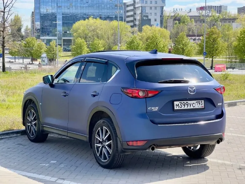 Mazda cx-5 grand touring год выпуска 2018 двигатель 2.5 бензин коробка автомат полный привод максимальная комплектация: кожа, люк, климат, подогрев сидений, датчик дождя, датчик света, адаптивный круиз контроль. проведено большое то: замена свечей, замена масла в акпп, замена масла двс, фильтров салона и воздушного. пробег 80 000 км авто в пленке, по договоренности предоставим запасной рулон ( на всю машину) цена 2 400 000 руб телефон +79493330237 - фотография - 5