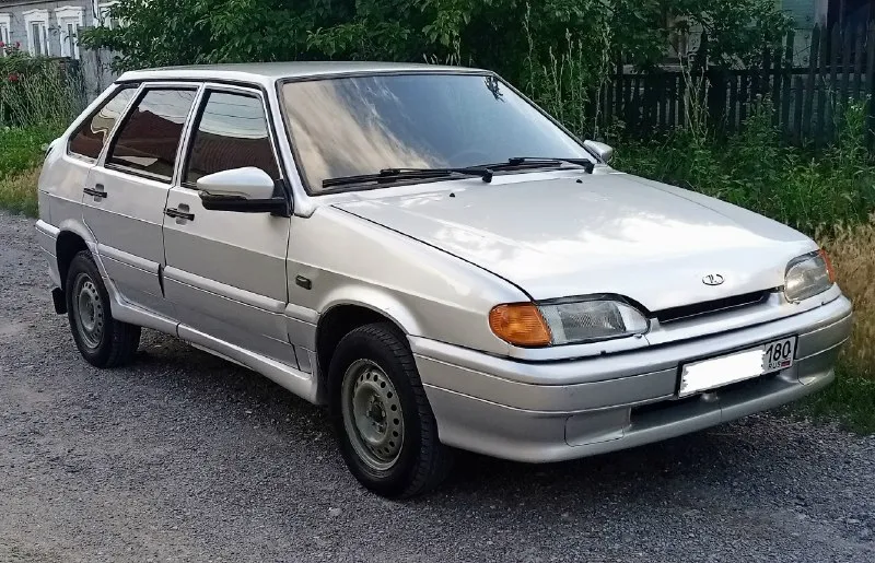 Продам ваз 2114 2007 год выпуска автомобиль в хорошем состоянии двигатель коробка ходовая всë в порядке комплектация люкс стëкла подъëмники подогрев сиденья бортовой компьютер центральный замок магнитола колонки гранта зеркала тонировка стëкл резина хорошая летняя цена 200.000 тысяч реальному покупателю торг. . город донецк. . +79494944311 📞 звоните: +7(949)4944311 - фотография - 1