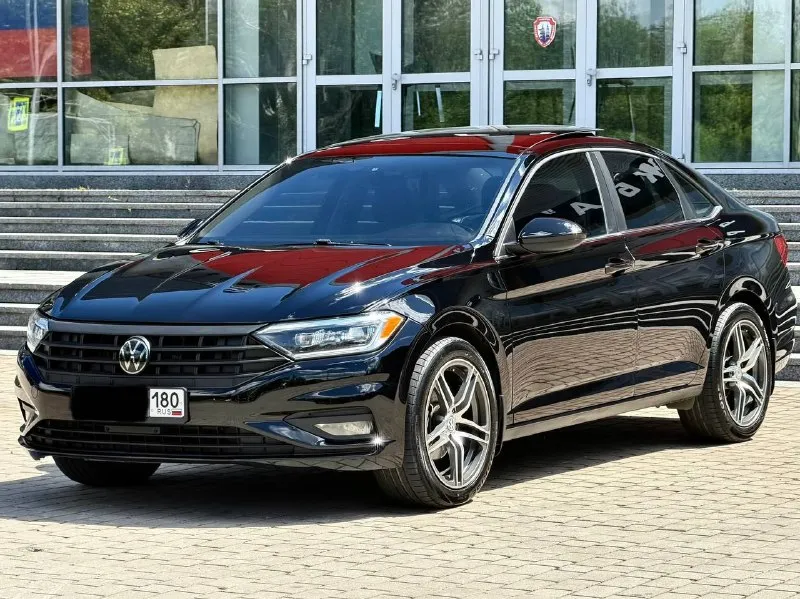 Продам volkswagen jetta цена - 1.750.000₽ год - 2019 кпп - автомат ( asin ) тел. - +79496799814 либо - +79493902663 пробег - 114.000 всем доброго времени суток, хочу представить вам экземпляр volkswagen jetta в комплектации ( se+) в идеальнейшем состоянии ( вся безопасность родная ) в ней есть абсолютно всё для комфортного вождения: подогоревы сидений и зеркал, бесключевой доступ, старт-стоп, панорамная крыша, камера заднего вида с предупреждением о столкновении, датчик мёртвых зон в зеркалах, большой штатный сенсорный монитор со всеми современными плюшками, кожаный салон, диски r-18 с новой летней резиной, датчик света и дождя, круиз-контроль с дистроником, датчик шин, мульти руль, двухзонный климат-контроль, и многое другое. состояние авто на фото говорит само за себя, можете приехать и убедиться лично, в таком состоянии их практически не осталось. авто местное, затонирована в круг и покрыта керамикой. связь не всегда хорошая, на этих же номерах 📲 tg: @vladimir_23_23_23 📞 звоните: +7(949)6799814 - фотография - 10