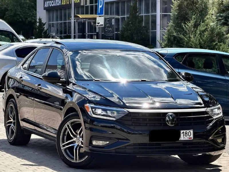 Продам volkswagen jetta цена - 1.750.000₽ год - 2019 кпп - автомат ( asin ) тел. - +79496799814 либо - +79493902663 пробег - 114.000 всем доброго времени суток, хочу представить вам экземпляр volkswagen jetta в комплектации ( se+) в идеальнейшем состоянии ( вся безопасность родная ) в ней есть абсолютно всё для комфортного вождения: подогоревы сидений и зеркал, бесключевой доступ, старт-стоп, панорамная крыша, камера заднего вида с предупреждением о столкновении, датчик мёртвых зон в зеркалах, большой штатный сенсорный монитор со всеми современными плюшками, кожаный салон, диски r-18 с новой летней резиной, датчик света и дождя, круиз-контроль с дистроником, датчик шин, мульти руль, двухзонный климат-контроль, и многое другое. состояние авто на фото говорит само за себя, можете приехать и убедиться лично, в таком состоянии их практически не осталось. авто местное, затонирована в круг и покрыта керамикой. связь не всегда хорошая, на этих же номерах 📲 tg: @vladimir_23_23_23 📞 звоните: +7(949)6799814 - фотография - 2