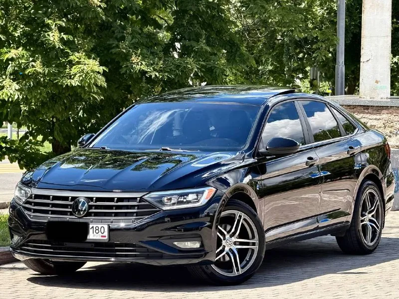 Продам volkswagen jetta цена - 1.750.000₽ год - 2019 кпп - автомат ( asin ) тел. - +79496799814 либо - +79493902663 пробег - 114.000 всем доброго времени суток, хочу представить вам экземпляр volkswagen jetta в комплектации ( se+) в идеальнейшем состоянии ( вся безопасность родная ) в ней есть абсолютно всё для комфортного вождения: подогоревы сидений и зеркал, бесключевой доступ, старт-стоп, панорамная крыша, камера заднего вида с предупреждением о столкновении, датчик мёртвых зон в зеркалах, большой штатный сенсорный монитор со всеми современными плюшками, кожаный салон, диски r-18 с новой летней резиной, датчик света и дождя, круиз-контроль с дистроником, датчик шин, мульти руль, двухзонный климат-контроль, и многое другое. состояние авто на фото говорит само за себя, можете приехать и убедиться лично, в таком состоянии их практически не осталось. авто местное, затонирована в круг и покрыта керамикой. связь не всегда хорошая, на этих же номерах 📲 tg: @vladimir_23_23_23 📞 звоните: +7(949)6799814 - фотография - 3