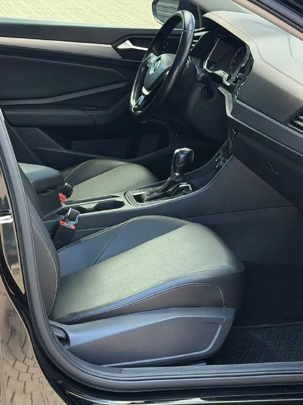 Продам volkswagen jetta цена - 1.750.000₽ год - 2019 кпп - автомат ( asin ) тел. - +79496799814 либо - +79493902663 пробег - 114.000 всем доброго времени суток, хочу представить вам экземпляр volkswagen jetta в комплектации ( se+) в идеальнейшем состоянии ( вся безопасность родная ) в ней есть абсолютно всё для комфортного вождения: подогоревы сидений и зеркал, бесключевой доступ, старт-стоп, панорамная крыша, камера заднего вида с предупреждением о столкновении, датчик мёртвых зон в зеркалах, большой штатный сенсорный монитор со всеми современными плюшками, кожаный салон, диски r-18 с новой летней резиной, датчик света и дождя, круиз-контроль с дистроником, датчик шин, мульти руль, двухзонный климат-контроль, и многое другое. состояние авто на фото говорит само за себя, можете приехать и убедиться лично, в таком состоянии их практически не осталось. авто местное, затонирована в круг и покрыта керамикой. связь не всегда хорошая, на этих же номерах 📲 tg: @vladimir_23_23_23 📞 звоните: +7(949)6799814 - фотография - 9