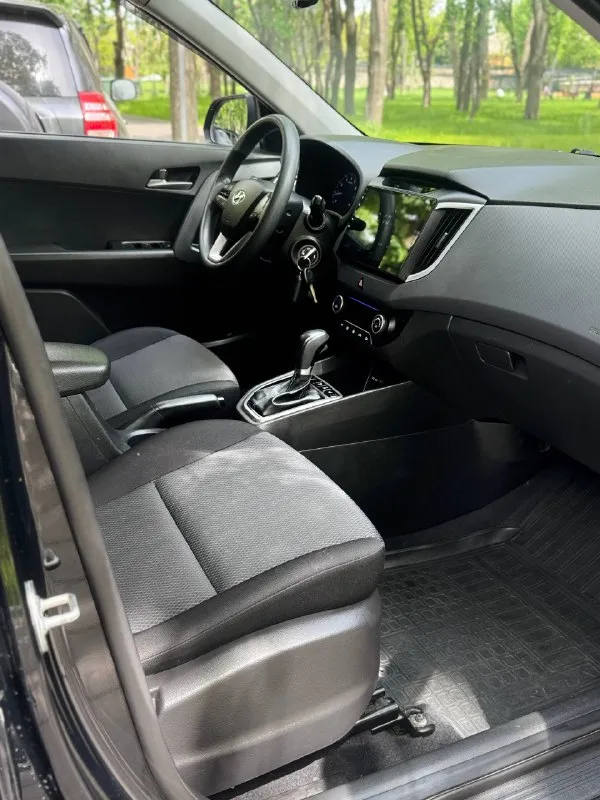 Тел. +79496447941 продам hyundai creta 2017г. в идеальном состоянии! по автомобилю делать не чего не надо!! готов ехать на любые проверки за ваш счёт! стёкла все заводские! птс оригинал два владелец по птс! переоформление в мрэо комплектация двигатель 2.0 бензин пробег 176т abs esp airbag круиз контроль бортовой компьютер камера заднего хода полный привод помощь при спуске подогрев сидений подогрев зеркал parktronic электро слаживания зеркал двухзонный климат контроль 4 стеклоподъемника 2 ключа хорошая резина цена 1.385.000т. р очень срочно торг возможно продажа в кредит 📲 tg: @artur_dadunia 📞 звоните: +7(949)6447941 - фотография - 8