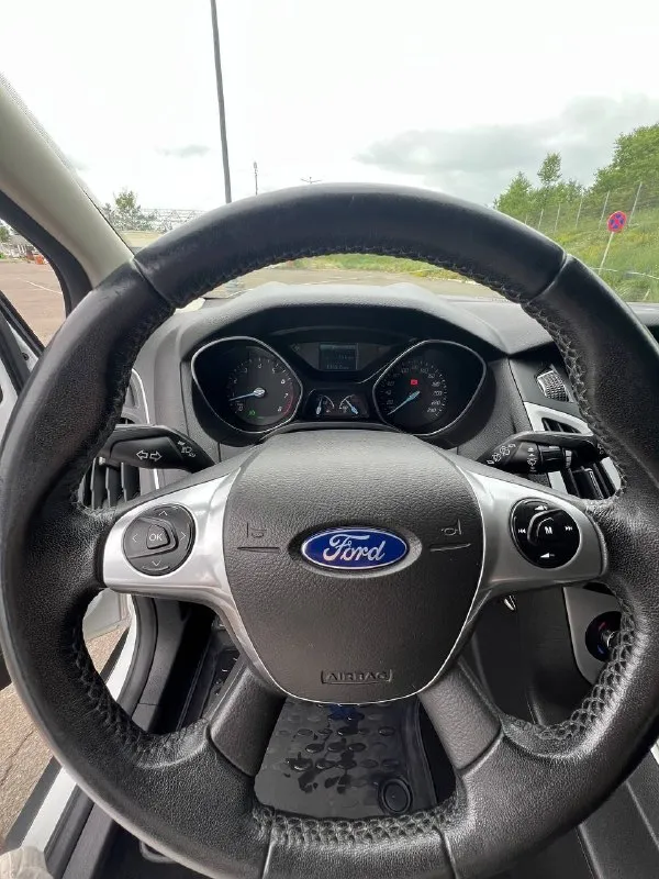 Ford focus 2013 двигатель бензин, 1.6 л 126 л. с пробег 134 500. авто вложения не требует. starline автозапуск сигнализация, задние парктроники, подсветка салона в цвет с приборной панелью. цена 1 050 000 звонить : +79497030888 - фотография - 6