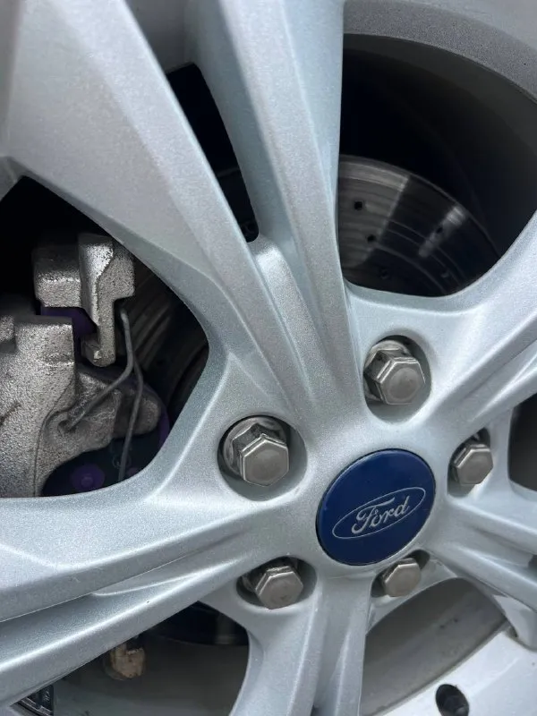 Ford focus 2013 двигатель бензин, 1.6 л 126 л. с пробег 134 500. авто вложения не требует. starline автозапуск сигнализация, задние парктроники, подсветка салона в цвет с приборной панелью. цена 1 050 000 звонить : +79497030888 - фотография - 9
