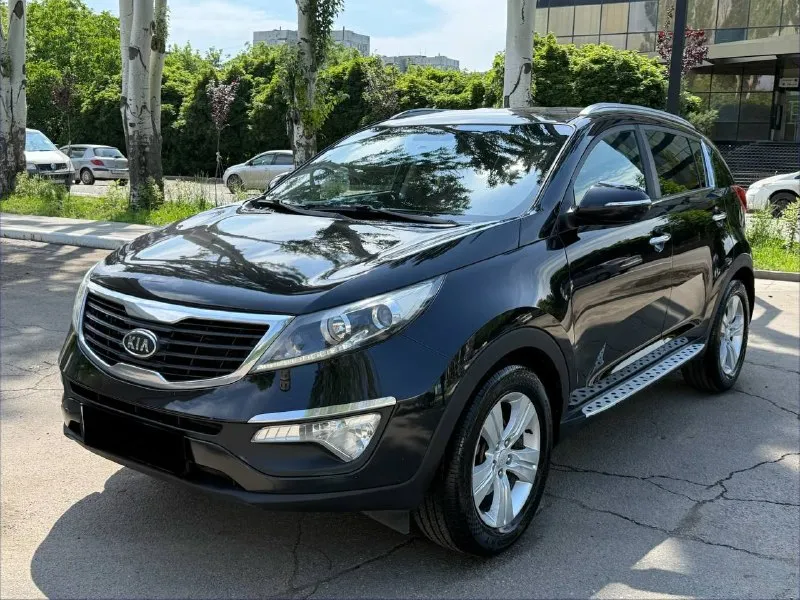 Продам kia sportage 2.0 бензин год выпуска 2013 состояние идеальное. без вмятин царапин и рыжиков сервисные книги. в родном окрасе вложений не требует! любое оформление! салон не затертый не порваный авто полностью обслужена до мелочей работает ровно. коробка переключает идеально климат контроль работает все жидкости заменены! стекла все родные каждая кнопка работает) цена 1.290₽ +7-949-794-46-27 остольные вопросы по телефону звоните в любое время. 📲 tg: евгений 📞 звоните: +7(949)7944627 - фотография - 1