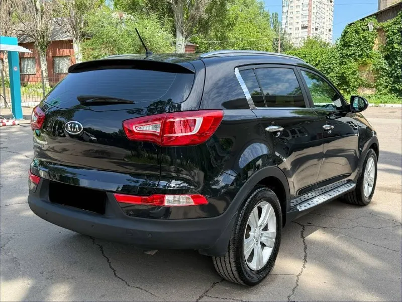 Продам kia sportage 2.0 бензин год выпуска 2013 состояние идеальное. без вмятин царапин и рыжиков сервисные книги. в родном окрасе вложений не требует! любое оформление! салон не затертый не порваный авто полностью обслужена до мелочей работает ровно. коробка переключает идеально климат контроль работает все жидкости заменены! стекла все родные каждая кнопка работает) цена 1.290₽ +7-949-794-46-27 остольные вопросы по телефону звоните в любое время. 📲 tg: евгений 📞 звоните: +7(949)7944627 - фотография - 6