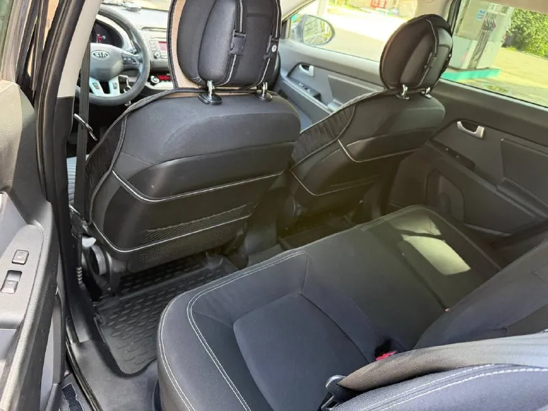 Продам kia sportage 2.0 бензин год выпуска 2013 состояние идеальное. без вмятин царапин и рыжиков сервисные книги. в родном окрасе вложений не требует! любое оформление! салон не затертый не порваный авто полностью обслужена до мелочей работает ровно. коробка переключает идеально климат контроль работает все жидкости заменены! стекла все родные каждая кнопка работает) цена 1.290₽ +7-949-794-46-27 остольные вопросы по телефону звоните в любое время. 📲 tg: евгений 📞 звоните: +7(949)7944627 - фотография - 8