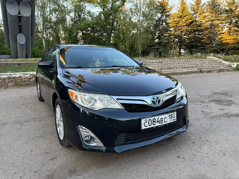 Продам toyota camry 50 🚀🚀🚀 мотор 2.5 бензин hybrid. расход топлива 5 на 100 пробег 156т. м. авто в хорошем состоянии!!! комплектация xle. ( безключевой доступ климат, круиз контроль, камера заднего вида, хорошая музыка, лэд туманки ). авто супер экономичное и надёжное. .2 ключа,2 комплекта резины,2 пары ковриков. батарея в отличном состоянии. документы в полном порядке без арестов и штрафов✅ цена 1.550.000₽ 💵(хороший торг) все вопросы только по телефону 📲 +79493780210 осмотр г. харзцызск - фотография - 1