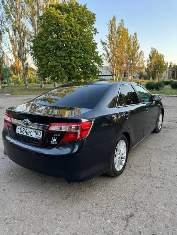 Продам toyota camry 50 🚀🚀🚀 мотор 2.5 бензин hybrid. расход топлива 5 на 100 пробег 156т. м. авто в хорошем состоянии!!! комплектация xle. ( безключевой доступ климат, круиз контроль, камера заднего вида, хорошая музыка, лэд туманки ). авто супер экономичное и надёжное. .2 ключа,2 комплекта резины,2 пары ковриков. батарея в отличном состоянии. документы в полном порядке без арестов и штрафов✅ цена 1.550.000₽ 💵(хороший торг) все вопросы только по телефону 📲 +79493780210 осмотр г. харзцызск - фотография - 3
